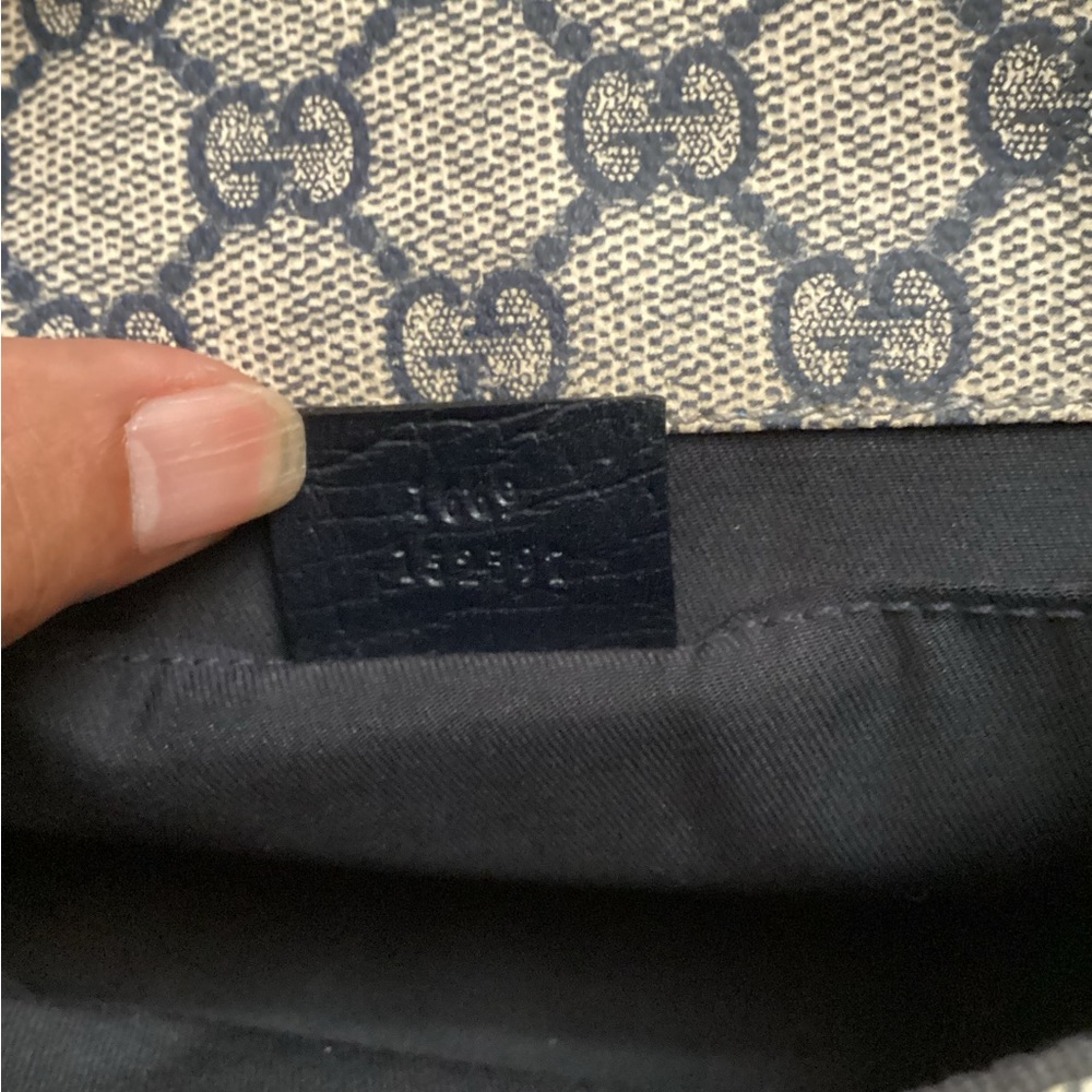 Preowned authentic Vintage Gucci Ophidia Blue Belt Bag.